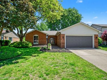 47726 Lexington Drive , Macomb Twp, MI 48044