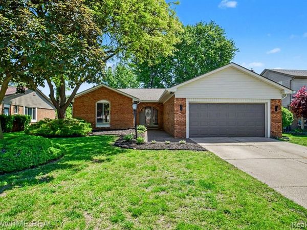 47726 Lexington Drive , Macomb Twp, MI 48044