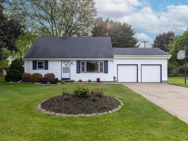 7535 Yorktown Road, Lansing, MI 48917