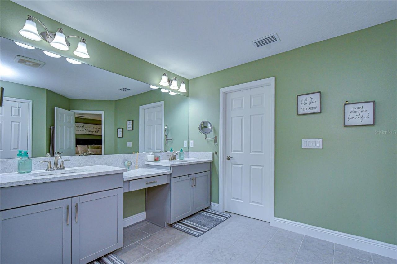 14710 Horse Trot Road , Lithia, FL 33547 Photo