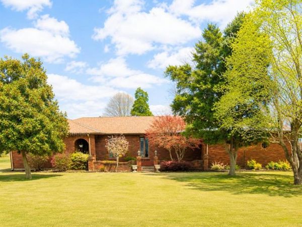 124 David Drive , Sikeston, MO 63801