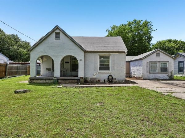 1215 Churchill Road, River Oaks, TX 76114