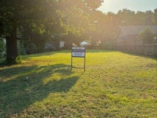 421 Ogden Avenue , Cockrell Hill, TX 75211