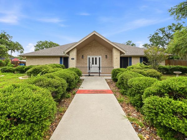 1320 CONTINENTAL DR, Pleasanton, TX 78064