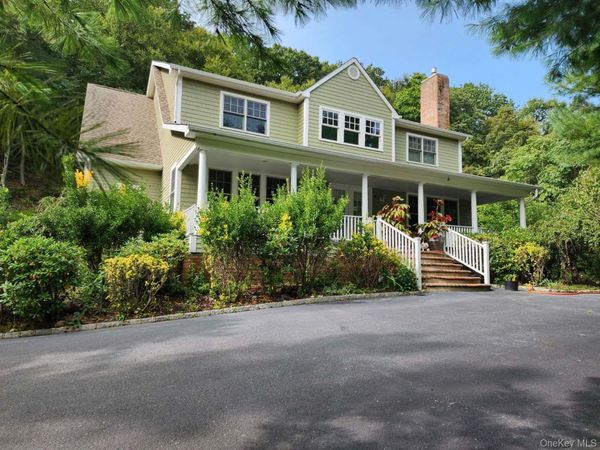 1259 N Country Road , Stony Brook, NY 11790