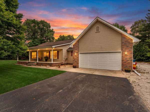 7459 Spring Court , DeMotte, IN 46310