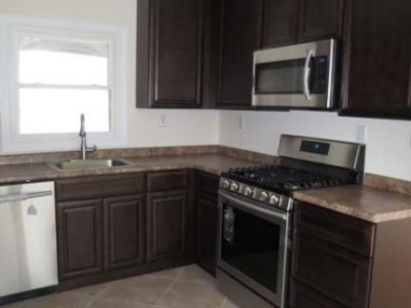 6 Flower Rd, Franklin, NJ 08873