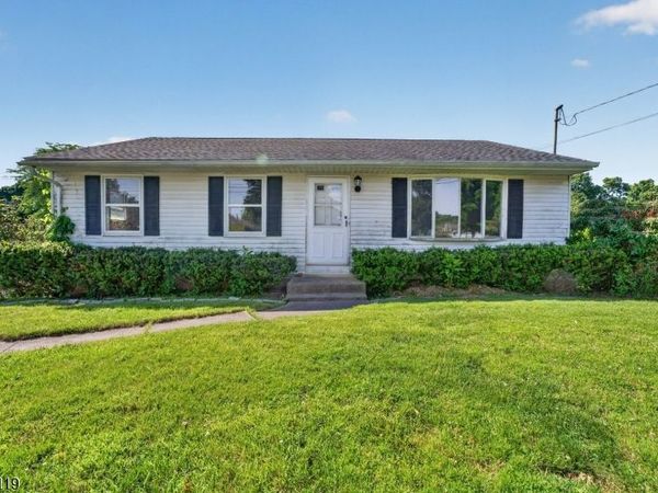 800 Lynda Rd, Lopatcong, NJ 08865