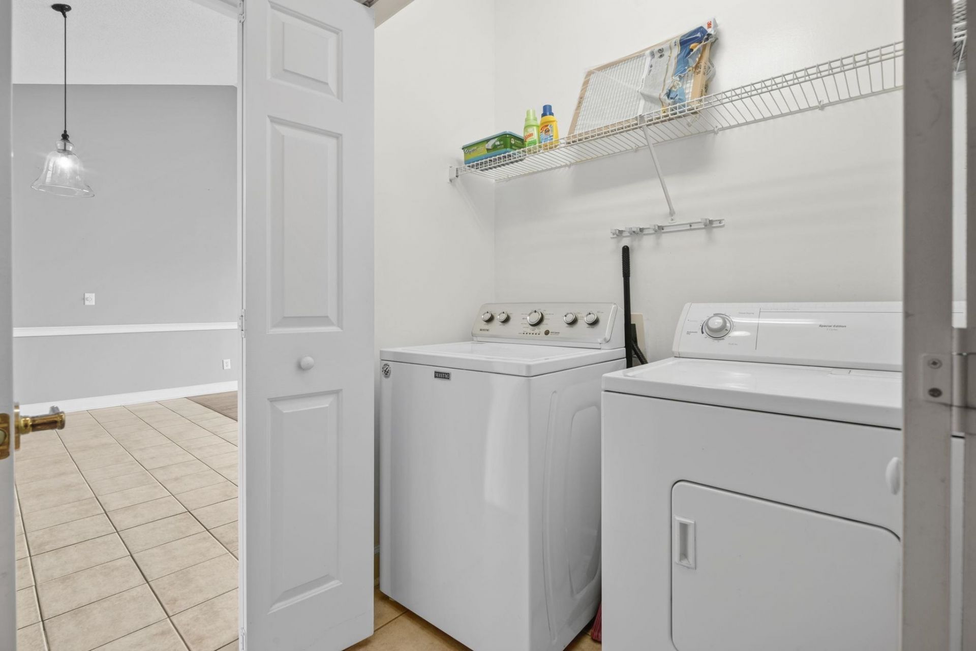 4860 Carnation Circle  Photo 8