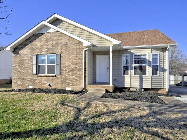 422 WOODALE DR, Clarksville, TN 37042