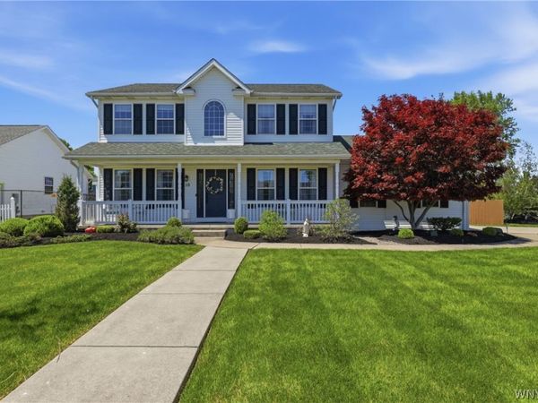 10 Island Park Circle, Grand Island, NY 14072