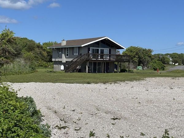 2 Starboard Dr, Fairhaven, MA 02719