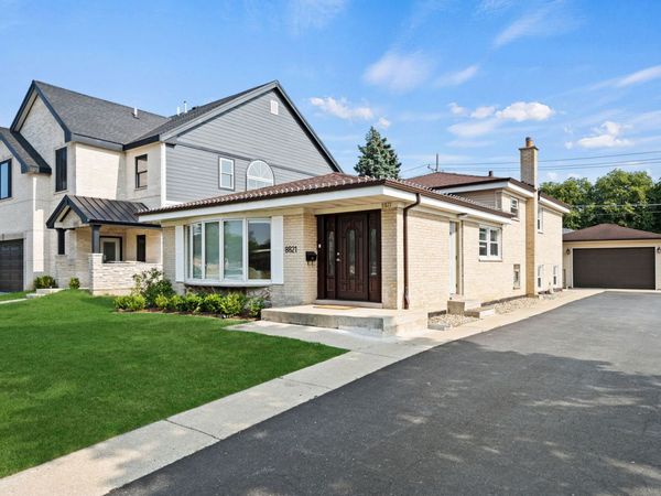 8821 Congress Park Avenue , Brookfield, IL 60513