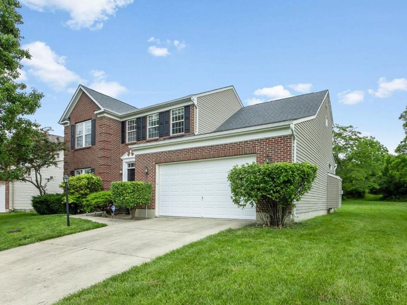 5692 Woodmansee Way, Liberty Township, OH 45011 Photo 2