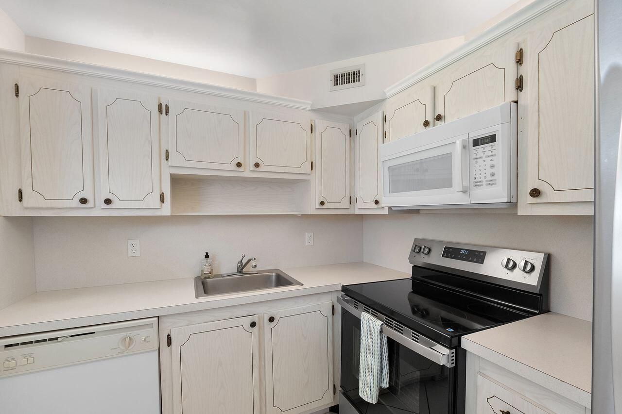 9 Valencia Trail, Delray Beach, FL 33446 Photo