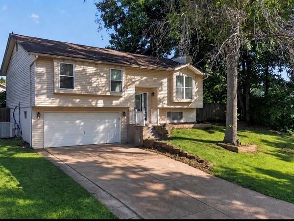 4634 Chippewa Way, St Charles, MO 63304