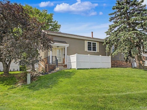 20872 E Glen Haven Circle , Northville, MI 48167