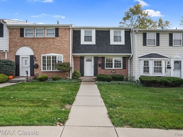 19580 CRYSTAL LAKE Drive , Northville, MI 48167
