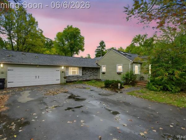 8749 Pacton Drive, Shelby Twp, MI 48317