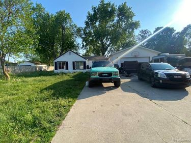 5632 Hughes Road , Lansing, MI 48911