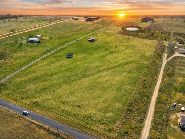 668 County Road 451 , Taylor, TX 76574