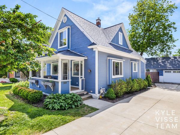 725 Gladstone Drive SE, East Grand Rapids, MI 49506