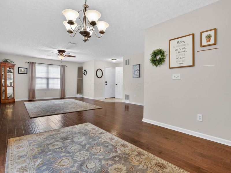 24 Bloomfield Hills Drive , Ashville, OH 43103 Photo 10