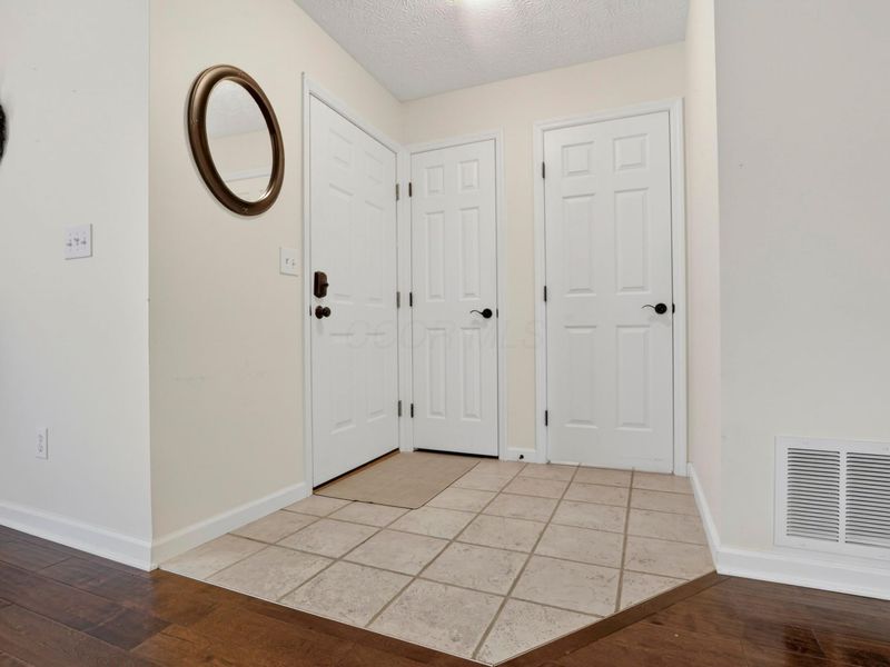 24 Bloomfield Hills Drive , Ashville, OH 43103 Photo 8