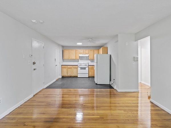 572 Cummins Highway, Unit 16, Boston, MA 02126