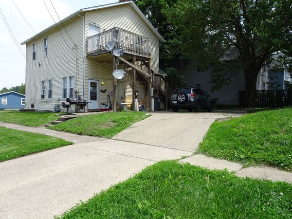 827-829 W 15th Street , Davenport, IA 52804