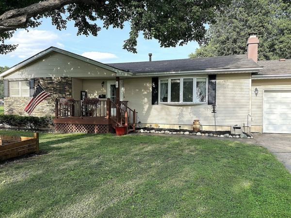205 S Moose Street, Mason City, IL 62664