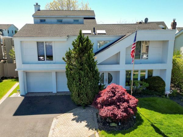 2912 Bay Drive , Merrick, NY 11566
