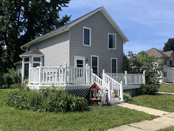 1019 Nash , Aplington, IA 50604
