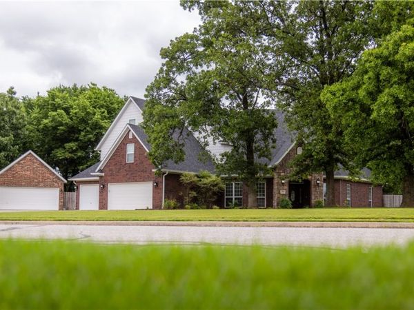 2104 Caribou Lane , Elm Springs, AR 72762
