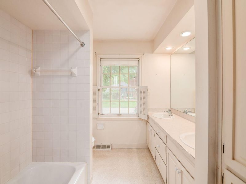 2357 Dorset Road, Columbus, OH 43221 Photo 41