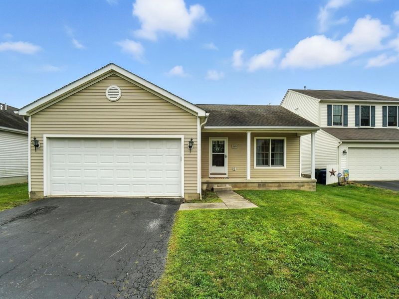 2121 Staghorn Way, Grove City, OH 43123 Photo 2