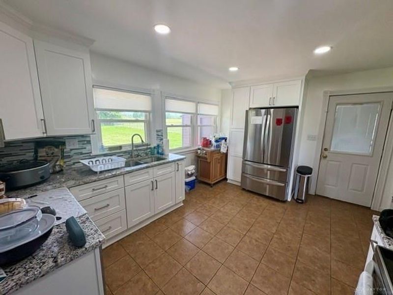 2648 S Burnett Road, Springfield, OH 45505 Photo 12
