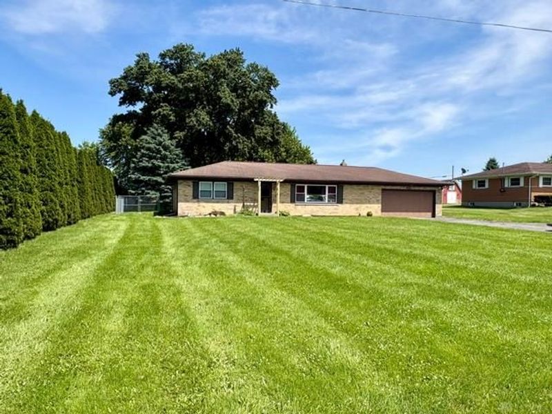 2648 S Burnett Road, Springfield, OH 45505 Photo 2