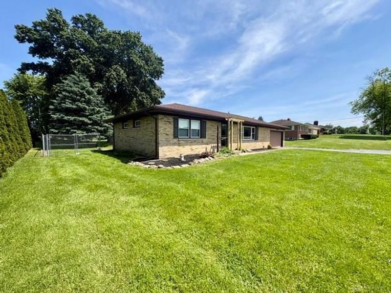 2648 S Burnett Road, Springfield, OH 45505 Photo 3