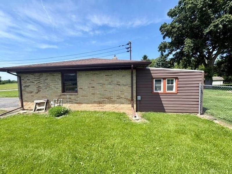 2648 S Burnett Road, Springfield, OH 45505 Photo 4
