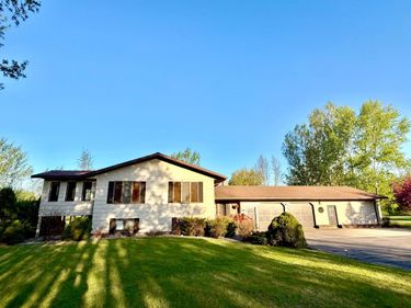 101 17th Avenue NE, Roseau, MN 56751