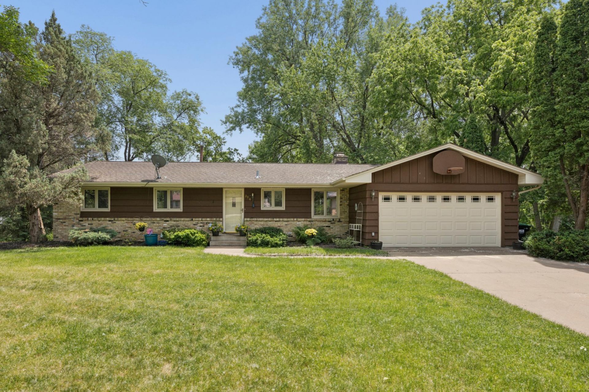 290 Rice Creek Boulevard NE, Fridley, MN 55432