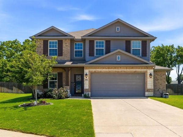 204 Countryside Drive , Aubrey, TX 76227