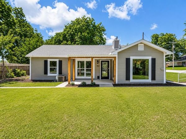 102 S Avenue Q, Clifton, TX 76634