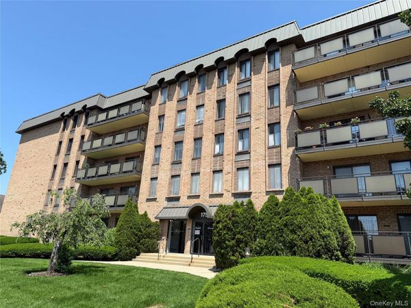 175 Maple Avenue , Unit 4J, Westbury, NY 11590
