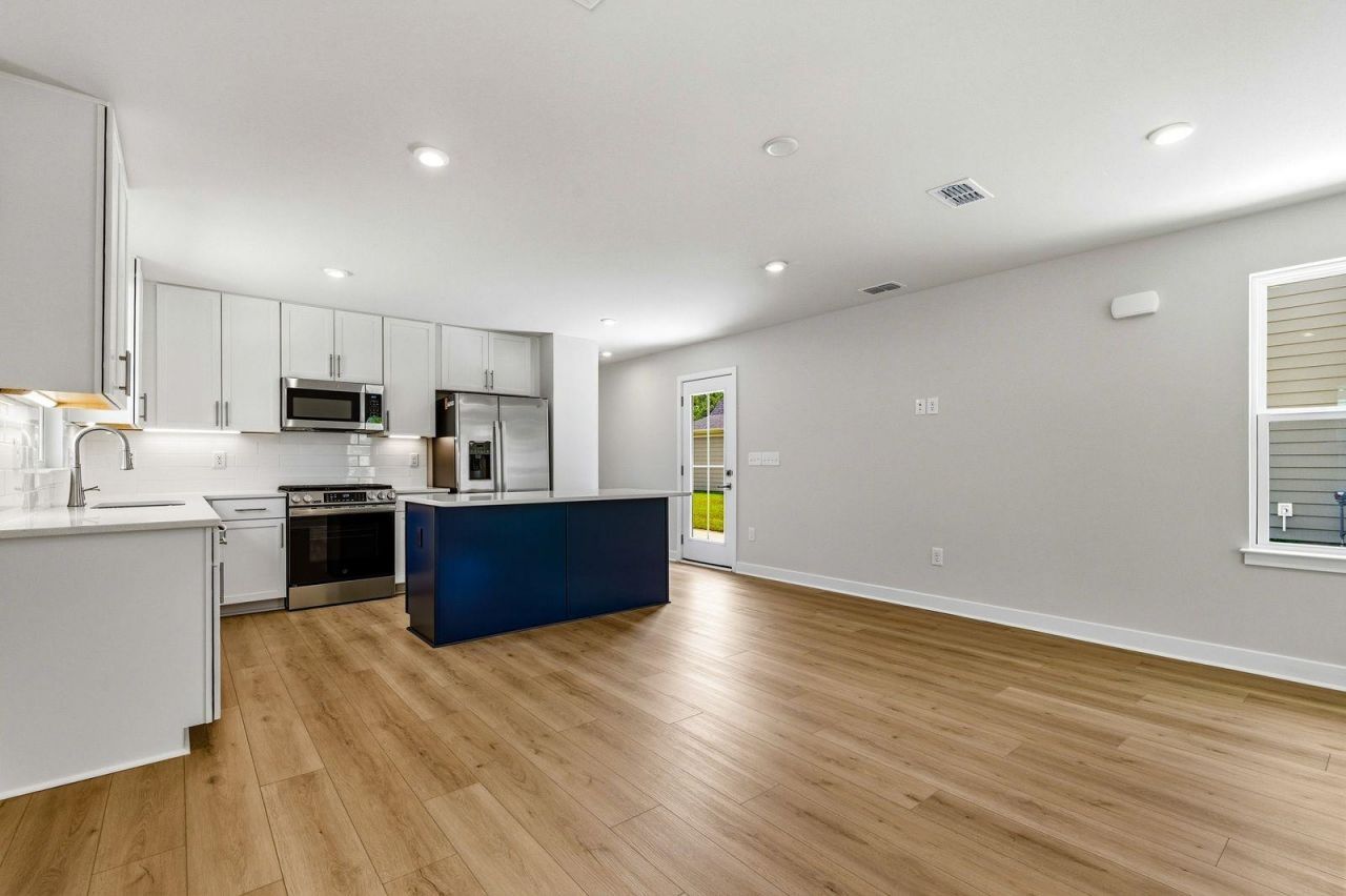 2748 Rowyn St. Photo 10