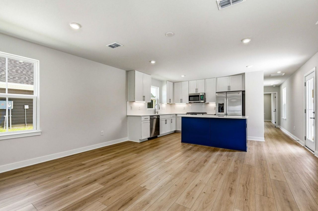 2748 Rowyn St. Photo 9