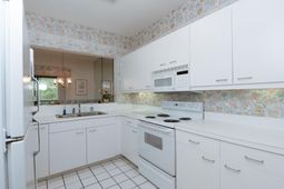 800 Castleford Circle  photo 4
