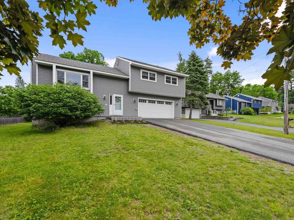 16 Cimmarron Drive, Nashua, NH 03062