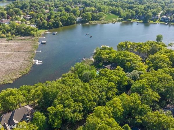 1729 Heron Ridge Drive , Bloomfield Hills, MI 48302